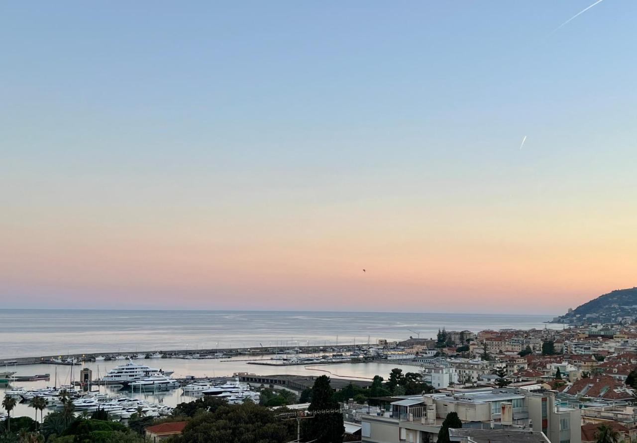 Special Home Vista Mare E Parcheggio Privato Sanremo Bagian luar foto